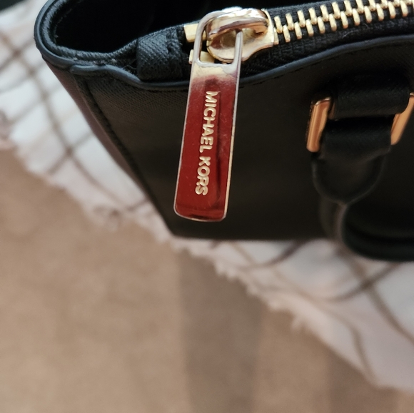 Michael Kors Black Sheila Medium Faux Saffianon Leather Satchel - Picture 7 of 13